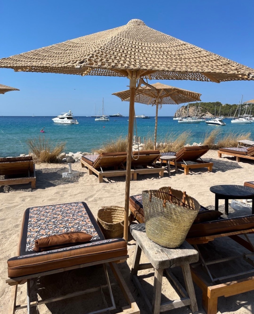 Beach Clubs e restaurantes para almoçar e passar o dia em Ibiza.
